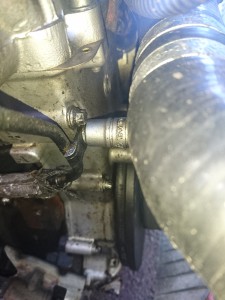 Vanos oil line securing bolt removal