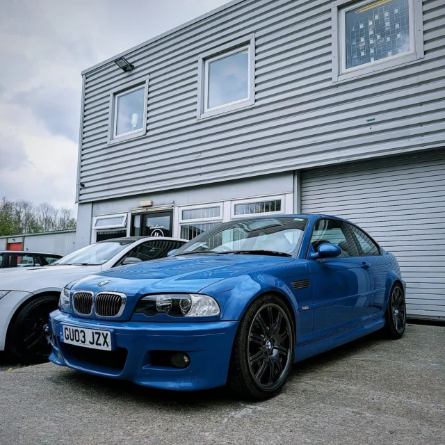 We've been looking after @andysm3 for the best part of nine years now and today saw us treating the E46 to a set of Leyland/@apracingltd brakes with @pagidracing RSL29 pads, @helperformance lines and @millersoilsltd Racing 300 fluid. Perfect addition to this Laguna Seca Blue stunner 👌
#bmw #e46 #m3 #s54 #lsb #lagunasecablue #karbonius #apracing #reyland #carbonairbox #csl #bigbrakes #bbk #bmwspecialist #hackengineering